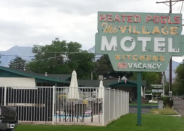 Motels Bishop Village